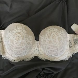 Victoria’s Secret white lace strapless bra 34C
